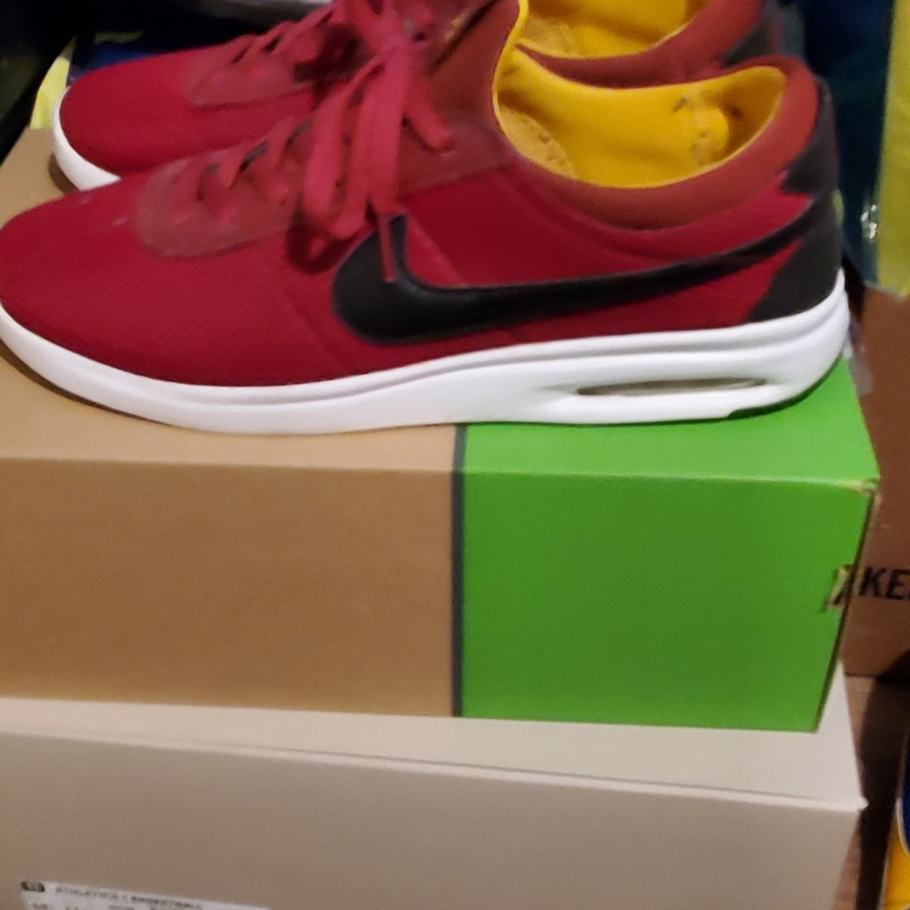 Nike Red and Black Athletic Shoes,Sb Hardly Worn.Still In Brand New Condition .